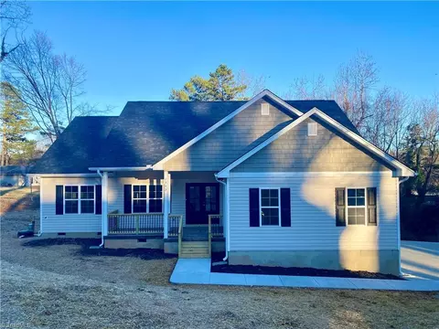 1303 Brookdale Dr, Asheboro, NC 27205