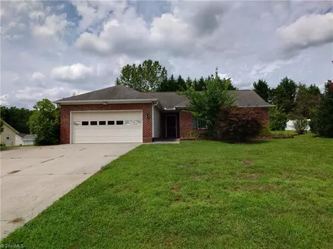 9544 Oakbrook Rdg, Rural Hall, NC 27045