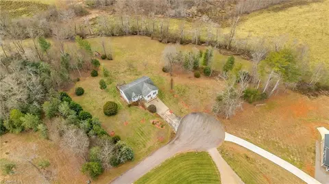 171 Mountain Meadows Ln, Purlear, NC 28665 photo 41