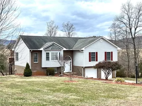 171 Mountain Meadows Ln, Purlear, NC 28665 photo 2