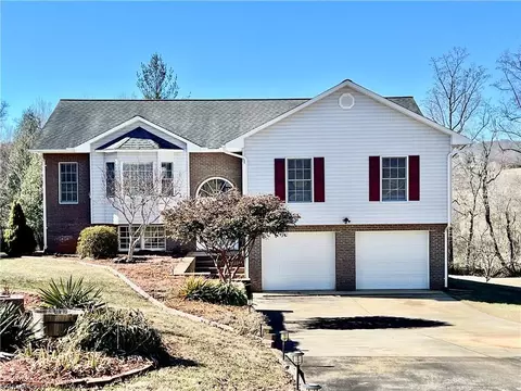 171 Mountain Meadows Ln, Purlear, NC 28665