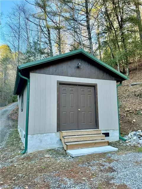 12716 Us Highway 421 W, Purlear, NC 28665 photo 5