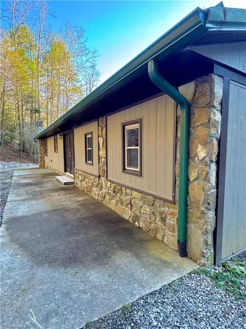 12716 Us Highway 421 W, Purlear, NC 28665 photo 9