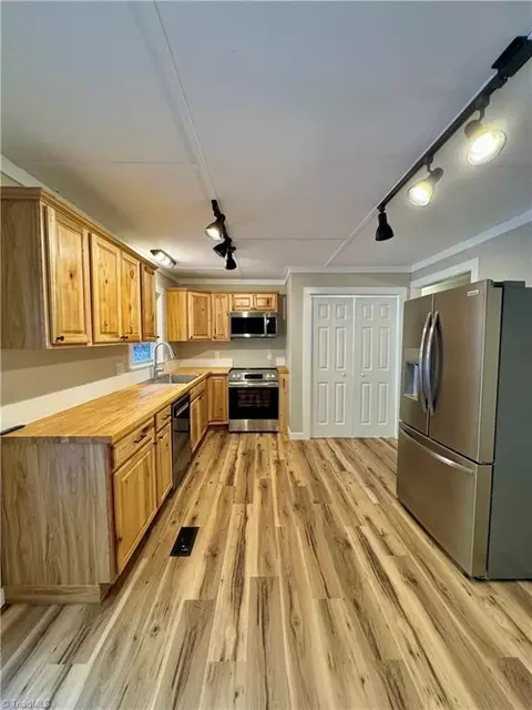 12716 Us Highway 421 W, Purlear, NC 28665 photo 16