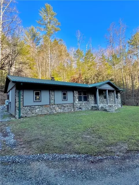 12716 Us Highway 421 W, Purlear, NC 28665 photo 4