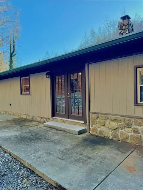 12716 Us Highway 421 W, Purlear, NC 28665 photo 10