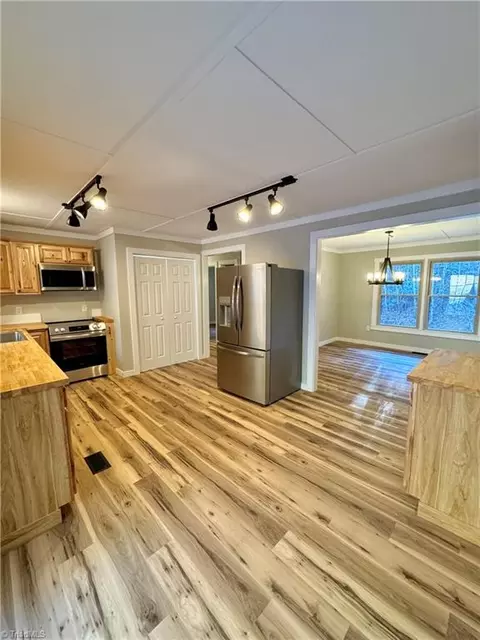 12716 Us Highway 421 W, Purlear, NC 28665 photo 15