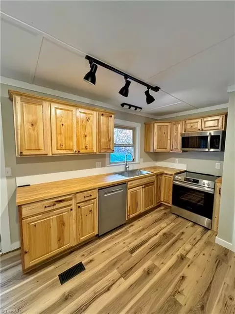 12716 Us Highway 421 W, Purlear, NC 28665 photo 17