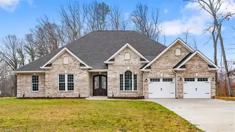 5124 Mockingbird Rd, Greensboro, NC 27406
