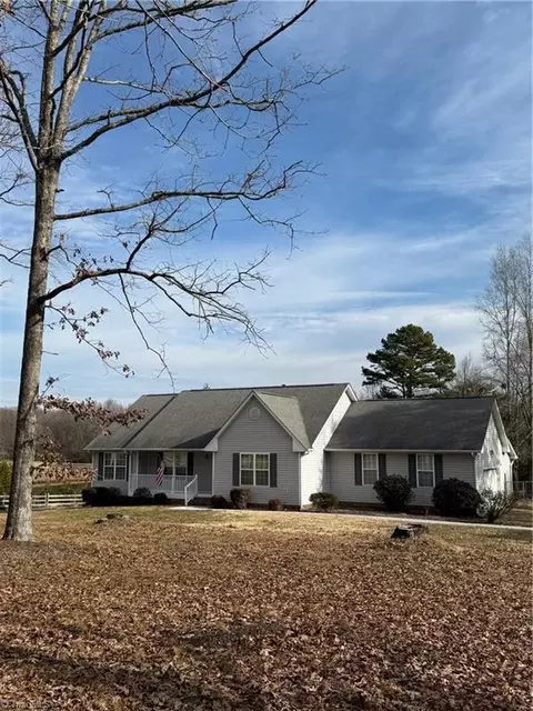 6409 Charter Oak Dr, Pleasant Garden, NC 27313
