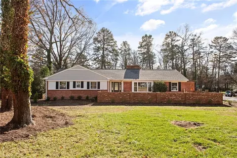 4113 Friendly Ave W, Greensboro, NC 27410