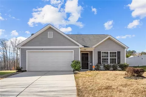5890 Odenton Ln, Pfafftown, NC 27040