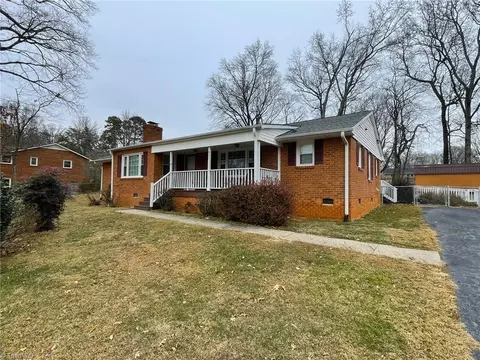 923 Grande Ln, Kernersville, NC 27284