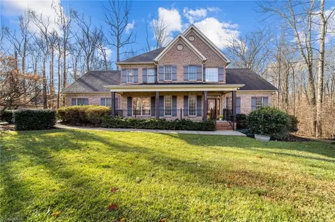8403 Creeks Edge Ct, Oak Ridge, NC 27310