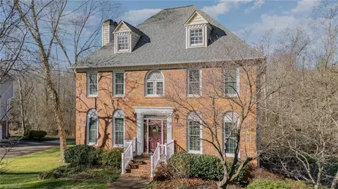 6095 Glenacre Dr, Kernersville, NC 27284