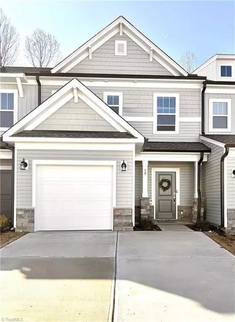 19 Stardust Trl, Greensboro, NC 27455