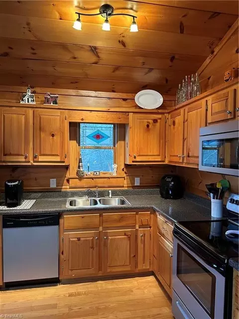 Kitchen - 389 Current Loop, Hillsville, VA 24343 photo 1 of 3