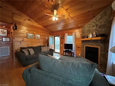 Living - 389 Current Loop, Hillsville, VA 24343 photo 4 of 4