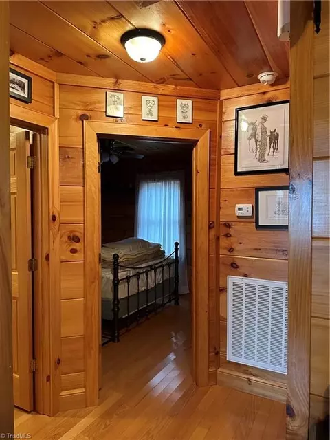 Entry Way - 389 Current Loop, Hillsville, VA 24343 photo 3 of 3