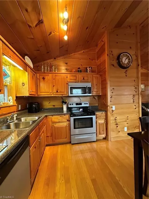 Kitchen - 389 Current Loop, Hillsville, VA 24343 photo 3 of 3