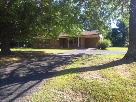 944 Doe Run Rd, Ararat, VA 24053