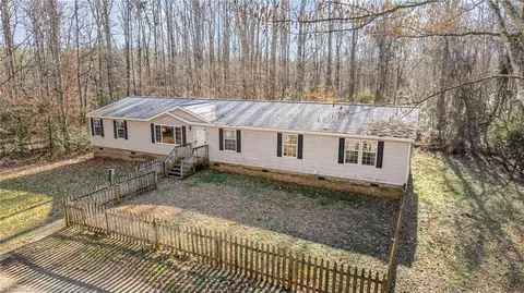 541 Guilrock Ln, Browns Summit, NC 27214