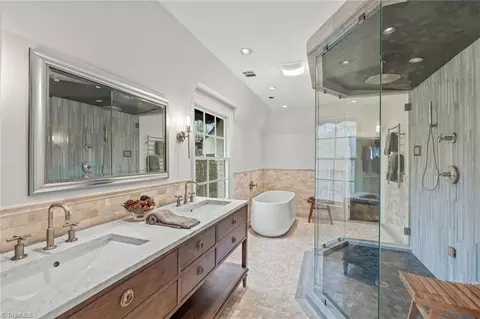 Bath - 208 Shadow Valley Rd, High Point, NC 27262 photo 6 of 12