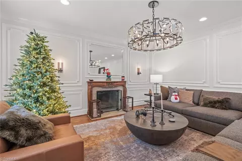 Living - 208 Shadow Valley Rd, High Point, NC 27262 photo 2 of 5