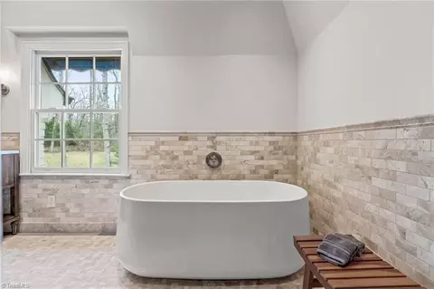 Bath - 208 Shadow Valley Rd, High Point, NC 27262 photo 7 of 12