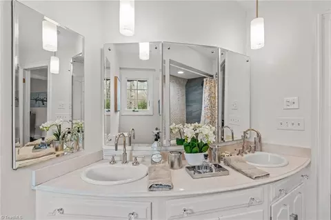 Bath - 208 Shadow Valley Rd, High Point, NC 27262 photo 12 of 12