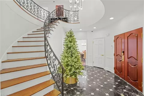 Entry Way - 208 Shadow Valley Rd, High Point, NC 27262 photo 2 of 5