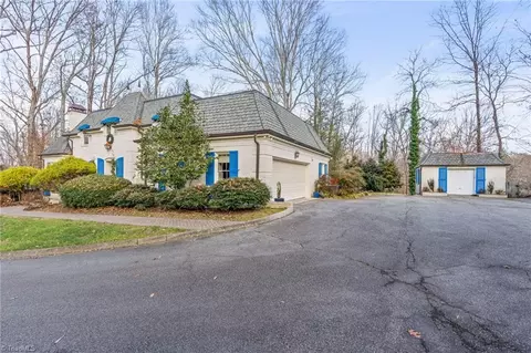 Exterior - 208 Shadow Valley Rd, High Point, NC 27262 photo 4 of 8