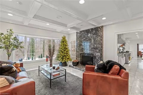 Living - 208 Shadow Valley Rd, High Point, NC 27262 photo 4 of 5