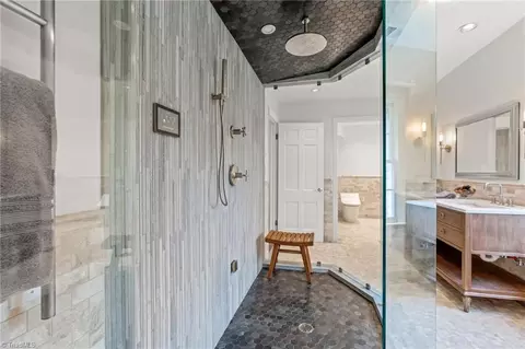 Bath - 208 Shadow Valley Rd, High Point, NC 27262 photo 8 of 12