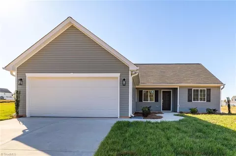 726 Brampton Dr, Mcleansville, NC 27301