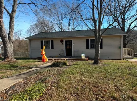 427 2nd Ave N, Mayodan, NC 27027