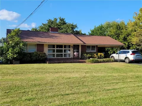 130 Williamson Ave, Mount Airy, NC 27030