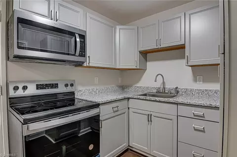 25 Arnold Ave, Winston Salem, NC 27127