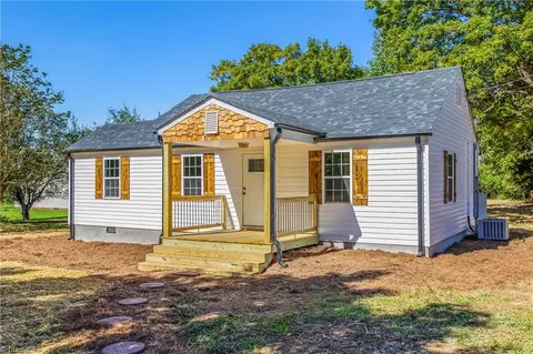 5811 Loradale Dr, Kernersville, NC 27284