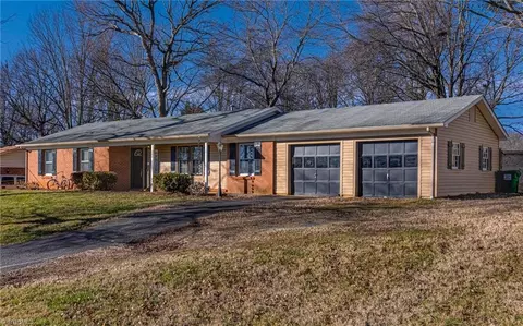 306 Mountainbrook Dr, King, NC 27021