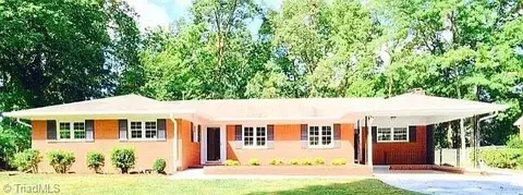 207 Knollwood Dr, Jamestown, NC 27282