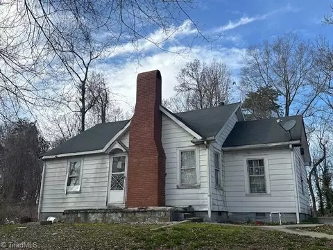 1518 National Hwy, Thomasville, NC 27360
