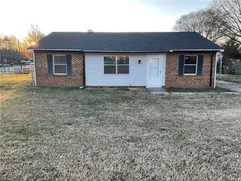 401 Munster Ave, Greensboro, NC 27406
