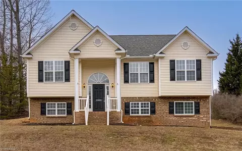 6920 Rangecrest Rd, Belews Creek, NC 27009