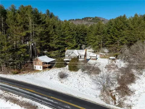 5206 Nc Highway 18 S, Sparta, NC 28675