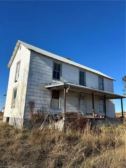 2310 Shoals Rd, Pinnacle, NC 27043
