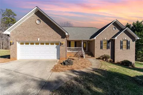 102 Colony Ct, Randleman, NC 27317