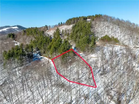 APT 37 Mountain High Road, Sparta, NC 28675