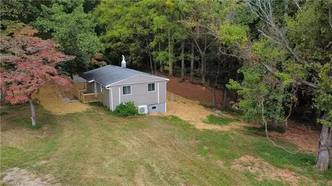 1568 Ahart Rdg, Ararat, VA 24053