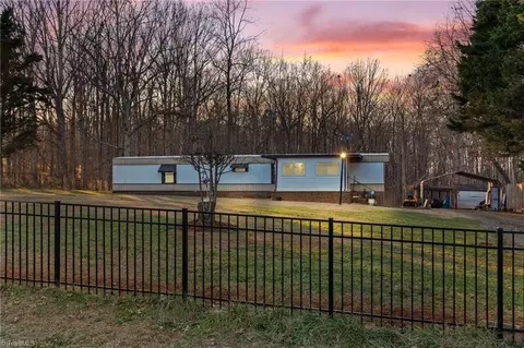 318 Cabin Creek Dr, Denton, NC 27239
